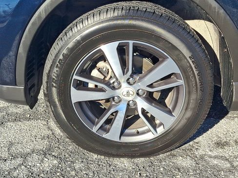 Used 2018 Toyota RAV4 XLE image 9