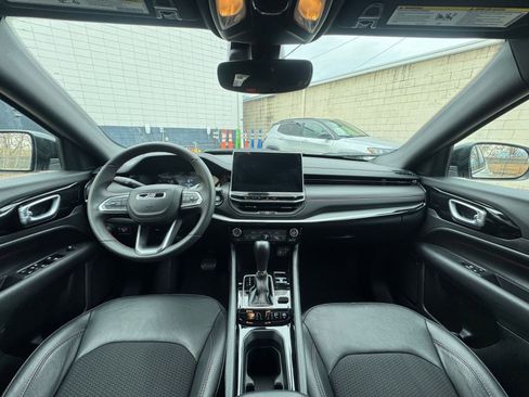 Used 2025 Jeep Compass Trailhawk image 32