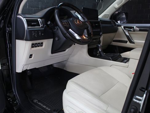 Used 2022 Lexus GX 460 Premium w/ Accessory Package AWD/4WD image 26