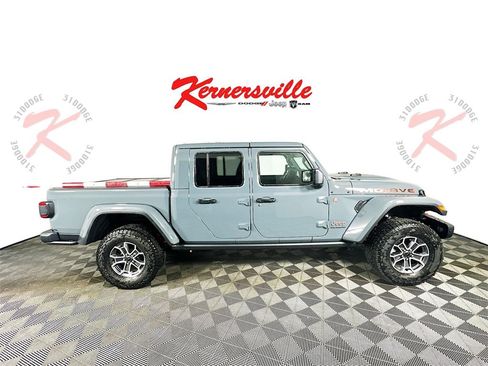 New 2025 Jeep Gladiator Mojave image 8