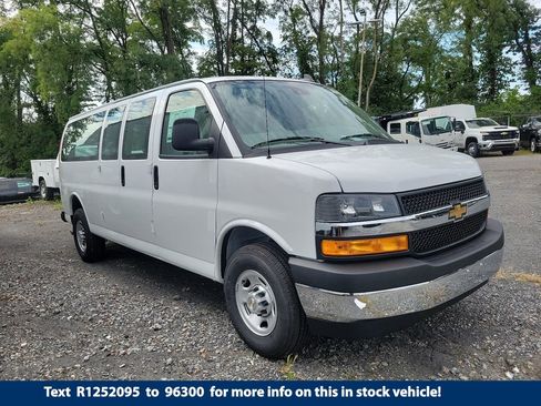 New 2024 Chevrolet Express 3500 Extended image 31
