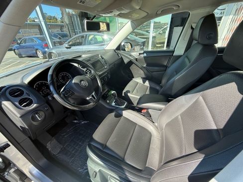 Used 2017 Volkswagen Tiguan S image 10
