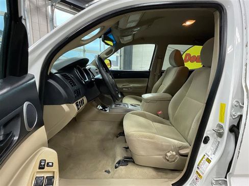 Used 2010 Toyota Tacoma PreRunner image 11
