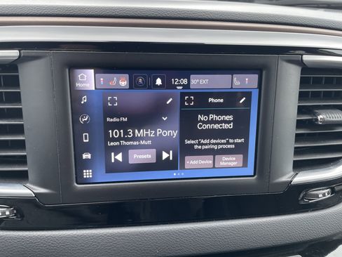 Used 2024 Chrysler Voyager LX image 12