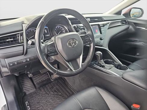 Certified 2020 Toyota Camry SE image 9