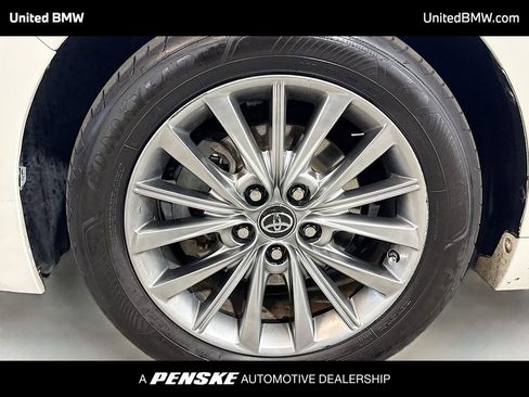 Used 2016 Toyota Avalon Limited w/ Toyota Safety Sense Package image 2