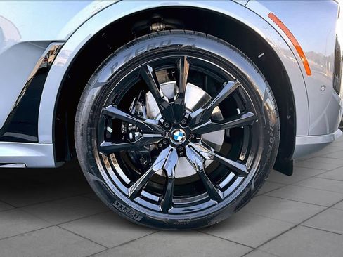 Used 2026 BMW X7 xDrive40i w/ M Sport Package image 11