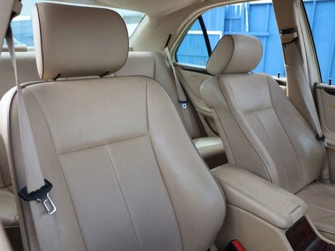 Used 2000 Mercedes-Benz E 320 4MATIC Sedan image 19