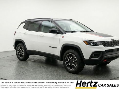 Used 2025 Jeep Compass Trailhawk AWD/4WD image 1