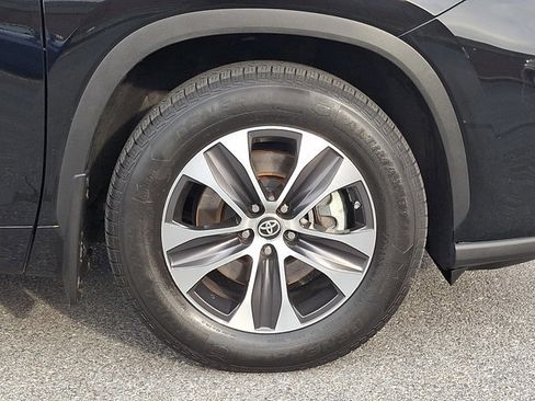 Used 2022 Toyota Highlander XLE image 8