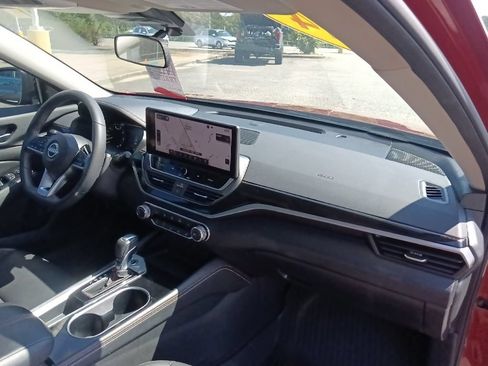 Used 2024 Nissan Altima 2.5 SR w/ SR Premium Package FWD image 33