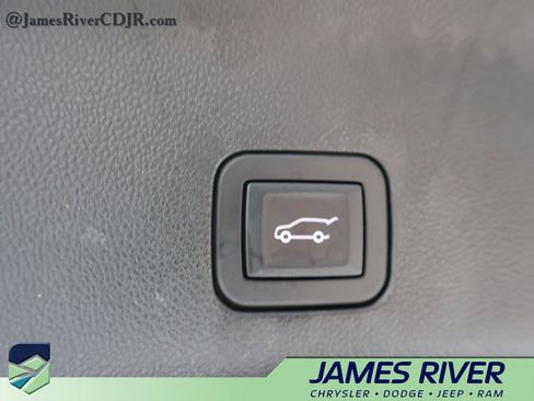 Used 2024 GMC Yukon SLT AWD/4WD image 17