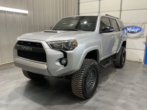 Used 2019 Toyota 4Runner TRD Off-Road image 3