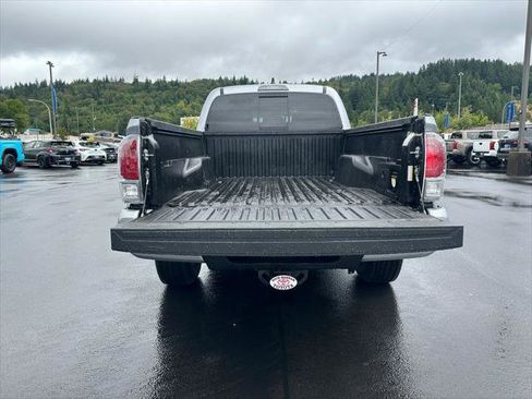 Certified 2023 Toyota Tacoma TRD Off-Road w/ Technology Package AWD/4WD image 12