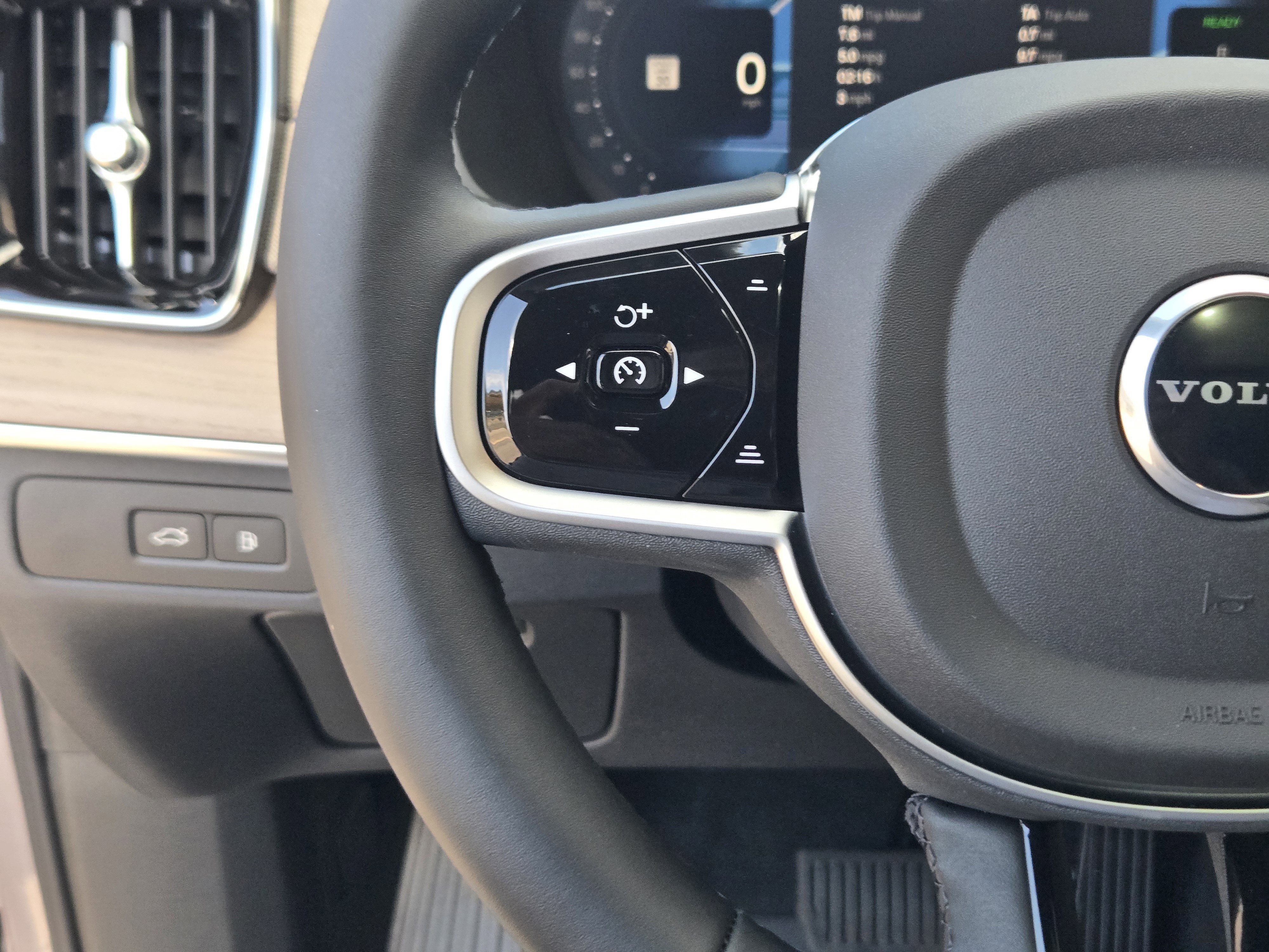 New 2026 Volvo XC90 T8 Plus w/ Protection Package Premier AWD/4WD image 21