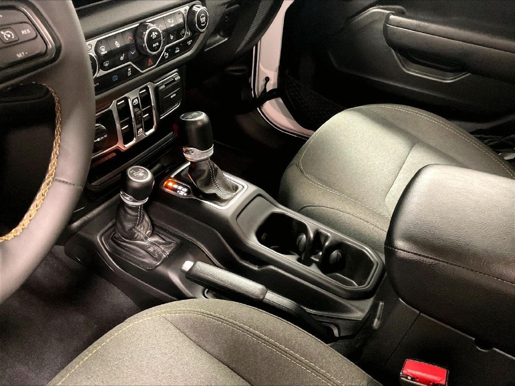 Used 2024 Jeep Wrangler Unlimited w/ Convenience Group AWD/4WD image 20