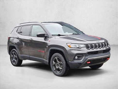 Used 2024 Jeep Compass Trailhawk AWD/4WD image 3