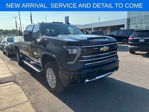 Used 2024 Chevrolet Silverado 2500 LTZ w/ LTZ Plus Package AWD/4WD image 5