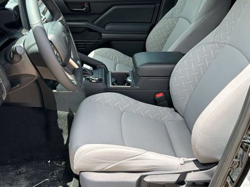 Used 2025 Toyota Tacoma SR5 AWD/4WD image 5