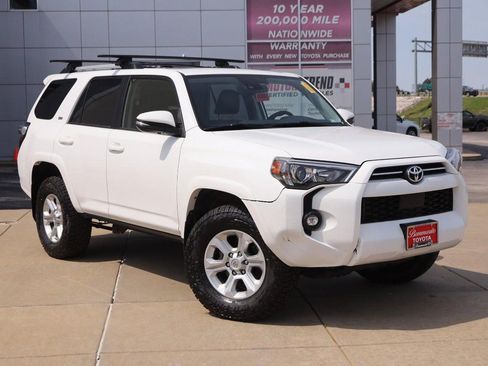 Certified 2022 Toyota 4Runner SR5 Premium w/ Moonroof Package AWD/4WD image 2