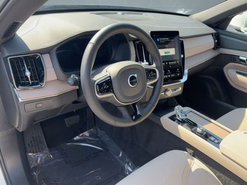 Certified 2025 Volvo XC90 B6 Plus w/ Protection Package Premier image 4