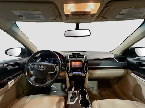 Used 2014 Toyota Camry XLE w/ Leather Package image 16