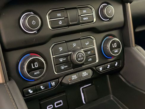 Used 2024 Chevrolet Suburban High Country image 16