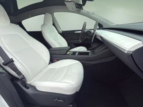 Used 2024 Tesla Model Y 2WD image 11