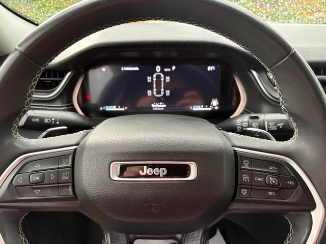 Used 2023 Jeep Grand Cherokee L Laredo AWD/4WD image 23
