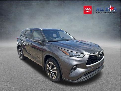 Used 2023 Toyota Highlander XLE FWD image 1