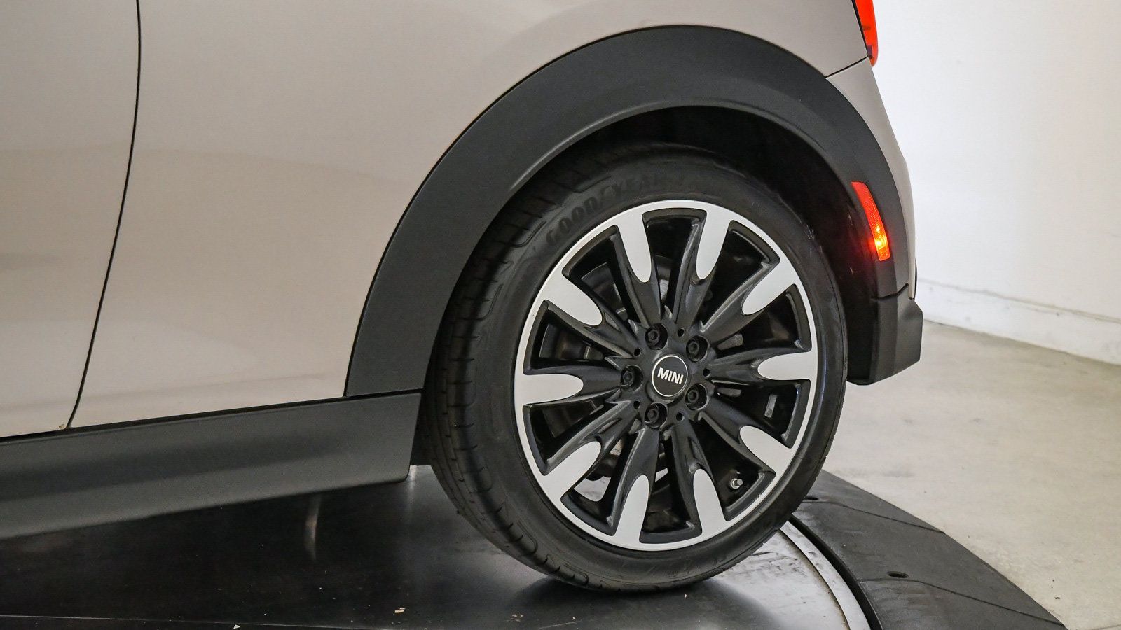 Used 2024 MINI Cooper S FWD image 11
