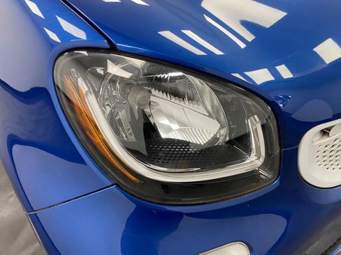 Used 2017 smart fortwo Prime RWD image 10
