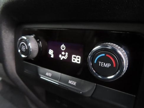 Used 2025 Chevrolet Traverse LT AWD/4WD image 36