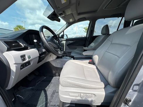Used 2019 Honda Pilot Touring image 14