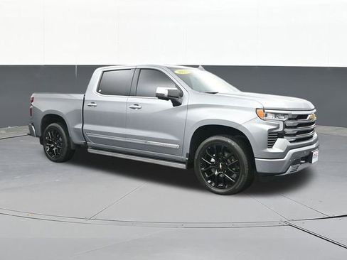 Used 2025 Chevrolet Silverado 1500 High Country AWD/4WD image 22