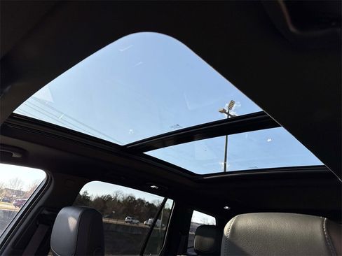 Used 2025 Cadillac XT6 Luxury image 18