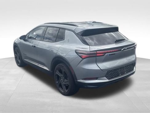 Certified 2024 Chevrolet Equinox EV RS FWD image 5