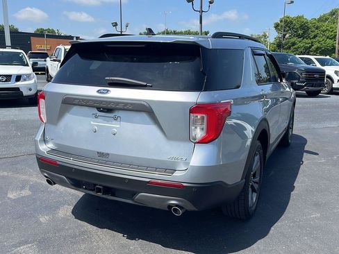 Used 2023 Ford Explorer XLT w/ Equipment Group 202A AWD/4WD image 5