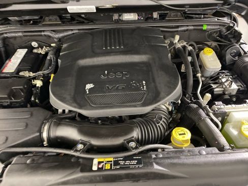 Used 2018 Jeep Wrangler Unlimited Sahara AWD/4WD image 34
