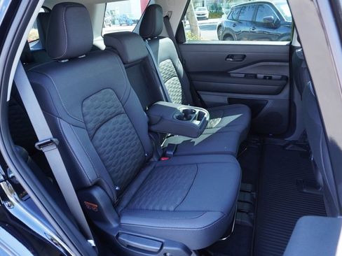 New 2025 Nissan Pathfinder SV image 9