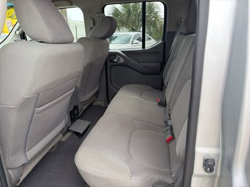 Used 2016 Nissan Frontier SV image 12