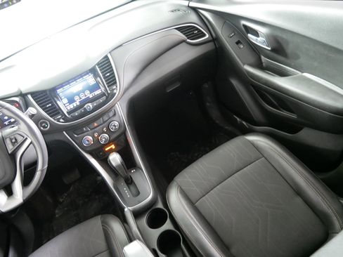 Used 2022 Chevrolet Trax LT w/ Sport Edition image 11
