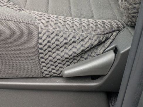 Used 2019 Nissan Frontier SV image 15