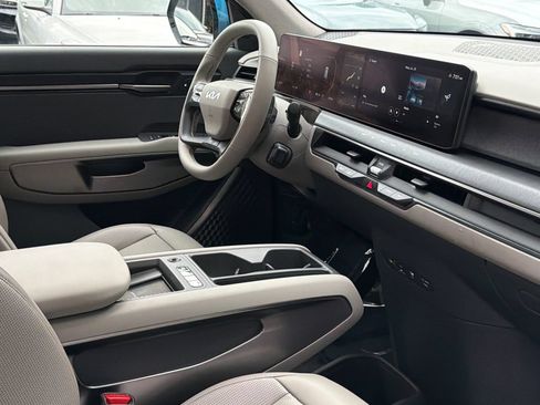 Certified 2024 Kia EV9 Wind AWD/4WD image 17