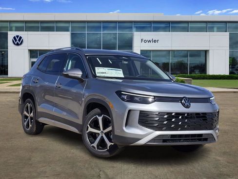New 2026 Volkswagen Tiguan SE FWD image 1