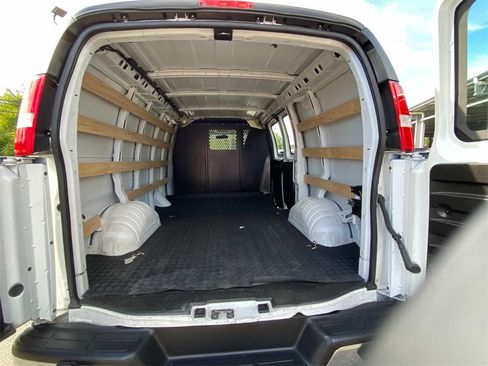 Used 2023 GMC Savana 2500 w/ Driver Convenience Package image 14