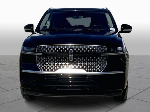 Used 2025 Lincoln Navigator Reserve image 4