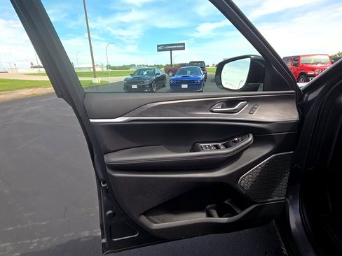 New 2025 Jeep Grand Cherokee Limited w/ Trailer Tow Package image 12