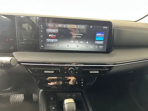 Certified 2025 Nissan Kicks SR image 21