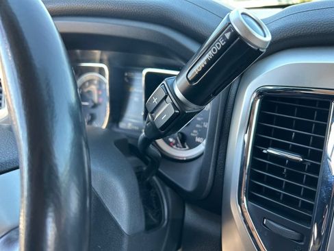 Used 2018 Nissan Titan SV w/ SV Convenience Package AWD/4WD image 30